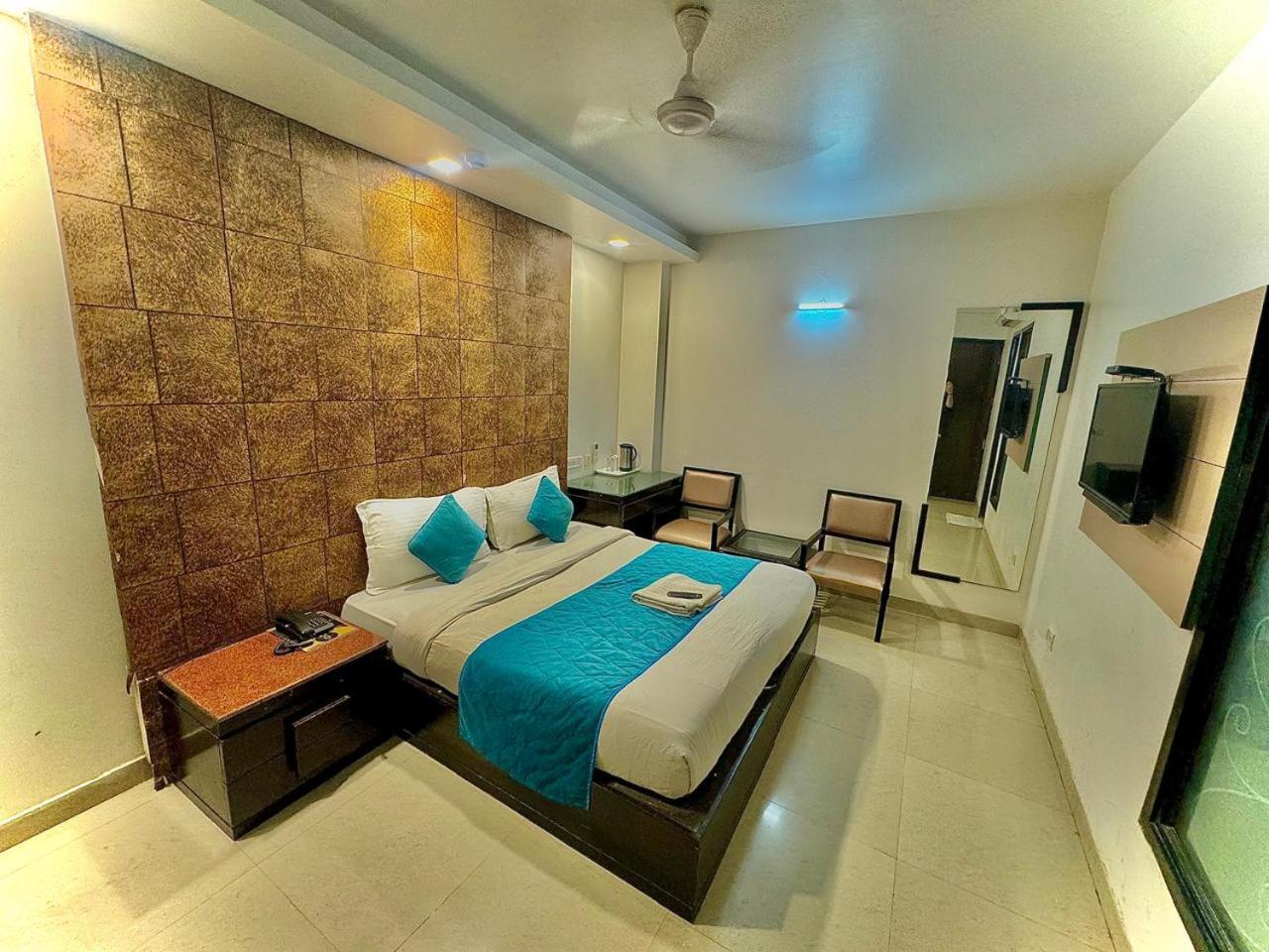 Pride, Karol Bagh Hotel